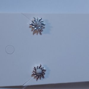 Small sunburst silver toned post earrings with marbled stone